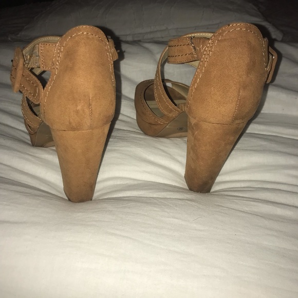 Chinese Laundry Platforms - Picture 4 of 4